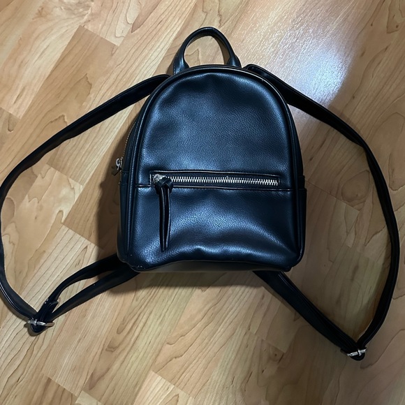 Fake leather backpack - Picture 1 of 6